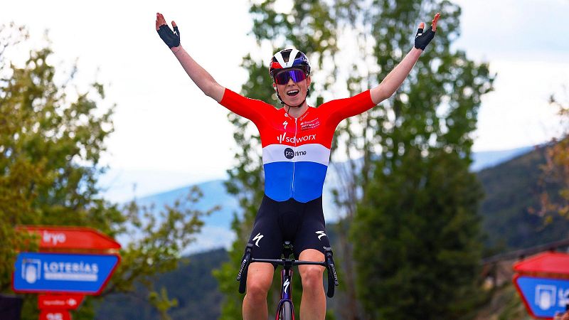 Demi Vollering asalta el Fuerte Rapitán y da el primer golpe de la Vuelta femenina 2024