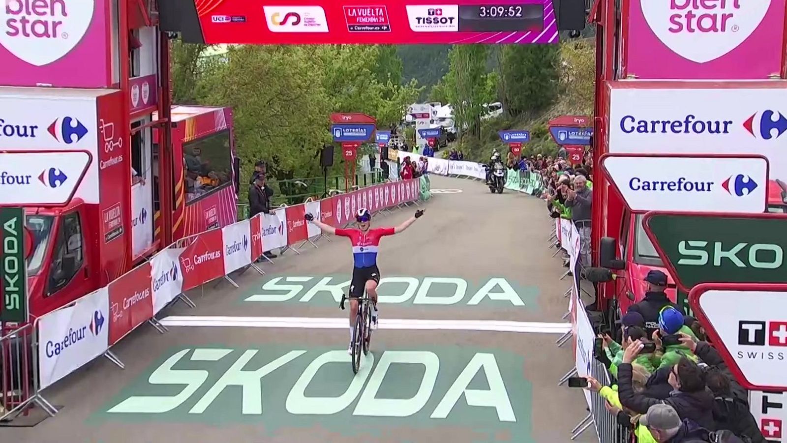 Vuelta femenina 2024: Demi Vollering vence en Jaca en la etapa 5 | Ver