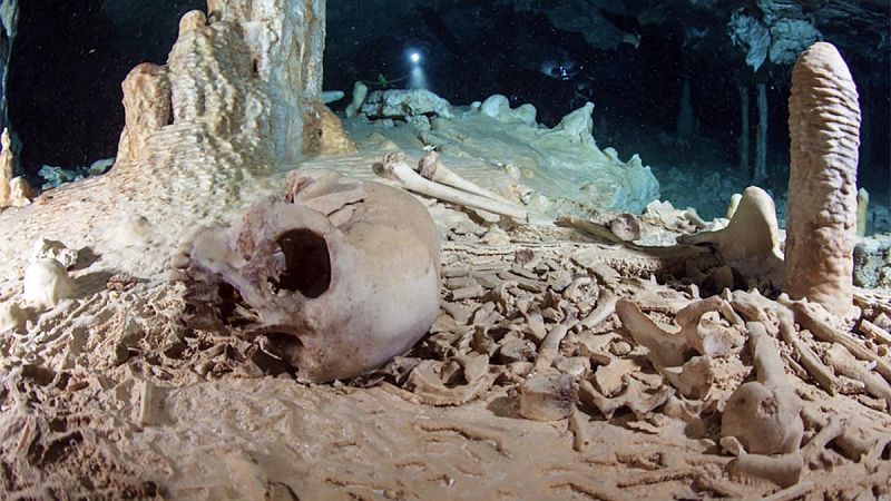 Los huesos hallados en una cueva sumergida de México desafían la idea sobre los primeros americanos