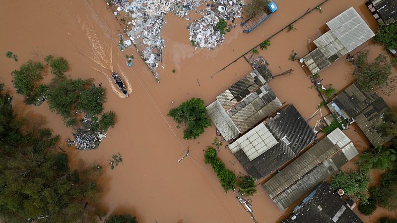 Brasil eleva la cifra de muertos a 56 por las inundaciones y emite una alerta roja por fuertes lluvias