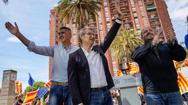 Feijóo carga contra el "sucedáneo de democracia" de Sánchez y critica al PSC "separatista" que "pactará con Puigdemont"
