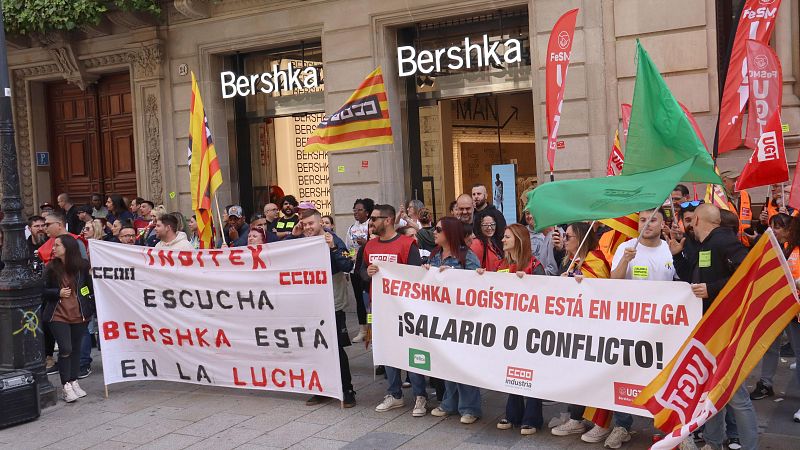 Treballadors del centre de logística de Bershka protesten per reclamar una millora de sous