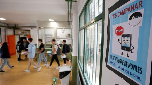 Prohibido desde este lunes el uso del mvil en los centros educativos no universitario de la Comunidad Valenciana