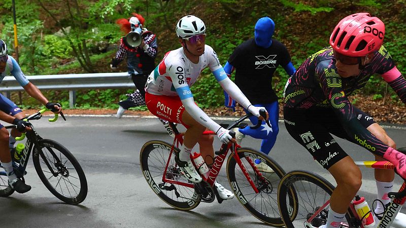 Milan remata al sprint la etapa del Giro en la que Fran Muñoz se presentó en sociedad