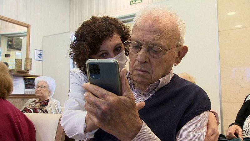 Aislamiento digital: cmo la brecha digital afecta a las personas mayores en la sociedad actual