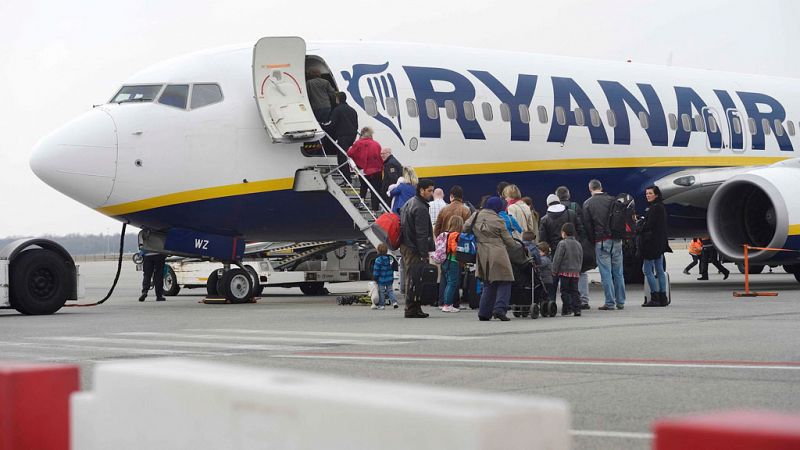 Ryanair solo permitirá llevar maleta de cabina a los pasajeros que paguen los 5 euros del embarque prioritario