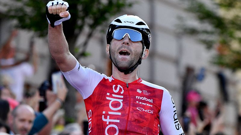 Benjamin Thomas gana en Lucca al liderar una escapada que frustró el sprint del pelotón