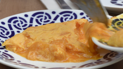 Receta de tortilla de Betanzos con patatas chips