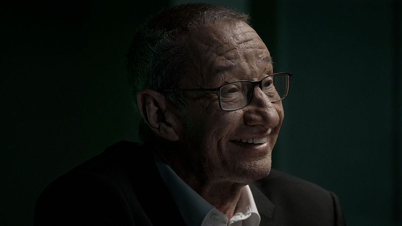 Boyero habla sin tapujos de Almodóvar: “Hay películas que se las puede meter por donde le parezca”