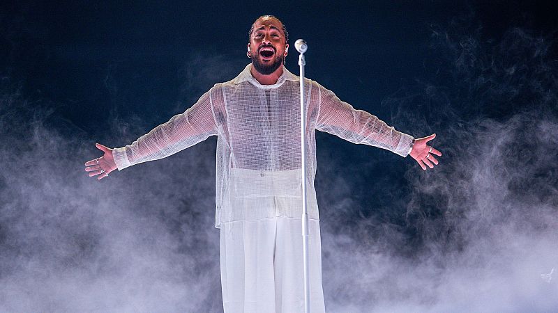 Lo de Francia en Eurovisin es para quitarse el sombrero: A capela y sin micrfono y se le oye en todo el estadio!