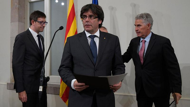 Puigdemont da a los alcaldes 48 horas para confirmar los colegios electorales