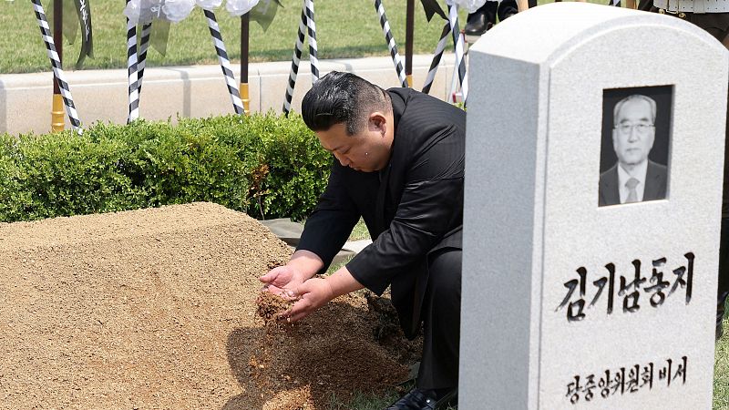 Corea del Norte despide al máximo representante de la propaganda del régimen en un funeral multitudinario