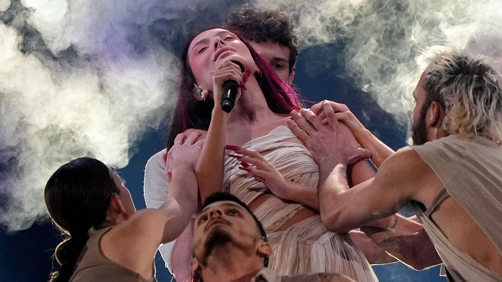 Irrumpen en la TV pública finlandesa para pedir el boicot a Eurovisión - Fin de semana 24h | Ver