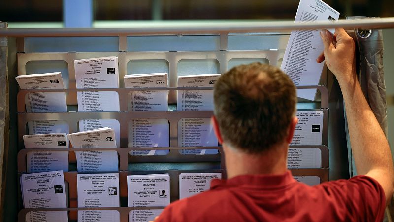 Casi 98.000 catalanes han votado por correo, lejos del récord registrado en la elecciones de 2021