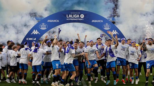 Lucas Prez celebra el tanto de la victoria del Deportivo sobre el Bara Atltic.