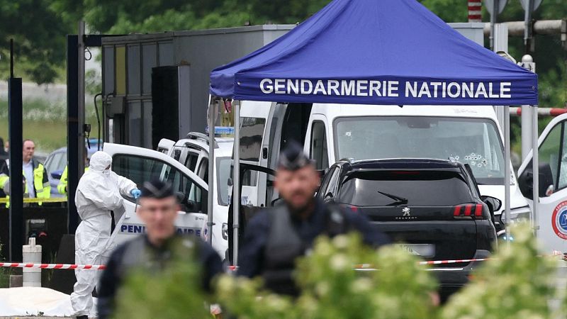 Gran operación policial en Francia tras el asesinato de dos agentes al atacar un furgón policial para liberar a un preso