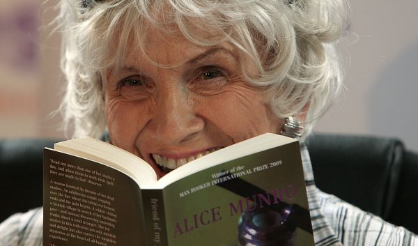 Alice Munro est considerada como una  maestra del relato corto . La imagen es del 25 de junio de 2009, datada en Dubln.