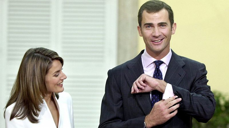 Anatomía de un compromiso: la pedida de mano de los reyes Felipe VI y Letizia dos décadas después