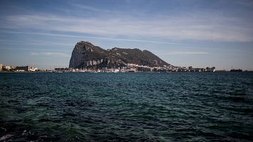 Vista area del Pen de Gibraltar visto desde la vecina ciudad espaola de La Lnea