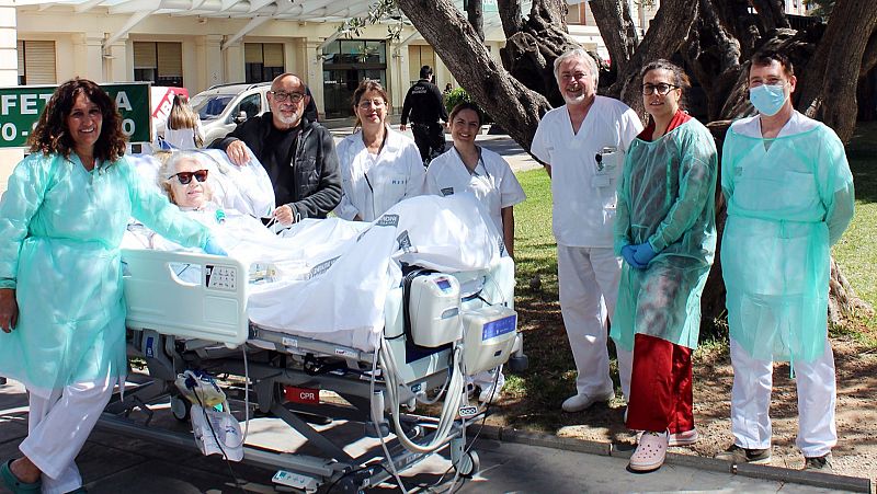 El Hospital General de Valncia incrementa los "paseos que curan" a los pacientes de la UCI