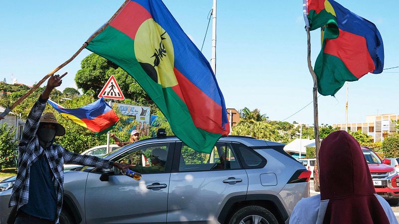 Macron decreta el estado de emergencia en Nueva Caledonia tras las protestas que han costado la vida a un gendarme