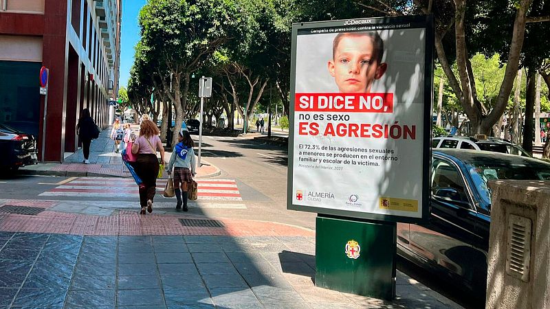 El Ayuntamiento de Almera retira un polmico cartel contra las agresiones sexuales a menores por un mensaje errneo