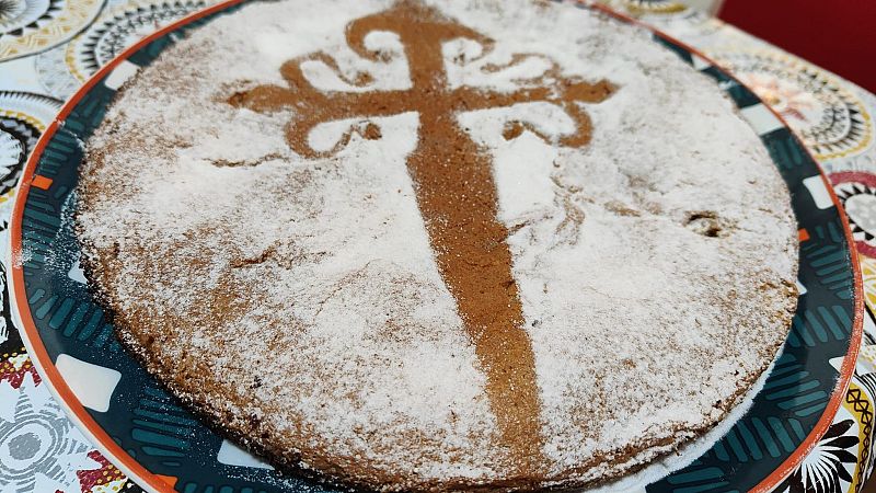 Receta de tarta de Santiago, as se hace en casa este dulce con tradicin
