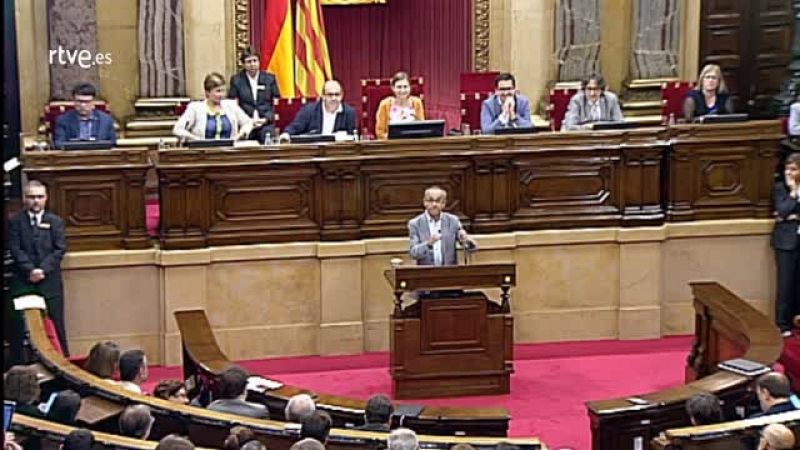 Joan Coscubiela arranca la ovación de los diputados de Cs, PSC y PP al grito de "democracia"