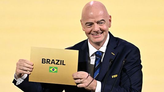 El Presidente de la FIFA, Gianni Infantino, anuncia a Brasil como anfitrin de la Copa Mundial Femenina de 2027