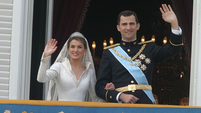 Una boda marcada por el recuerdo del 11M y blindada con 18.000 agentes: 20 años del enlace de los reyes de España