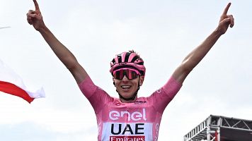 Tadej Pogacar logra la victoria en la decimoquinta etapa del Giro 2024 con final en Mottolino