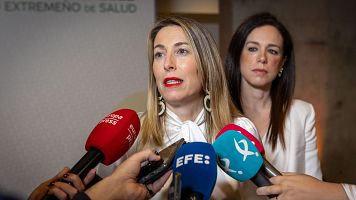 La presidenta de Extremadura, Mar�a Guardiola, durante unas declaraciones a la prensa