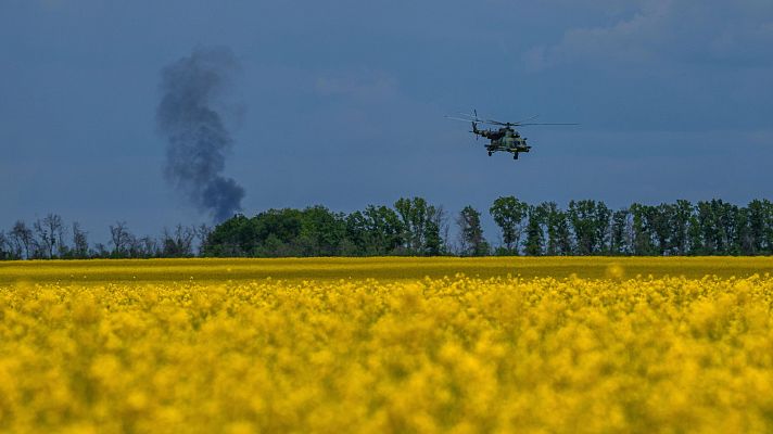 Un helicptero ucraniano Mi-8 regresa de una operacin de combate en la lnea del frente en la regin de Jrkov