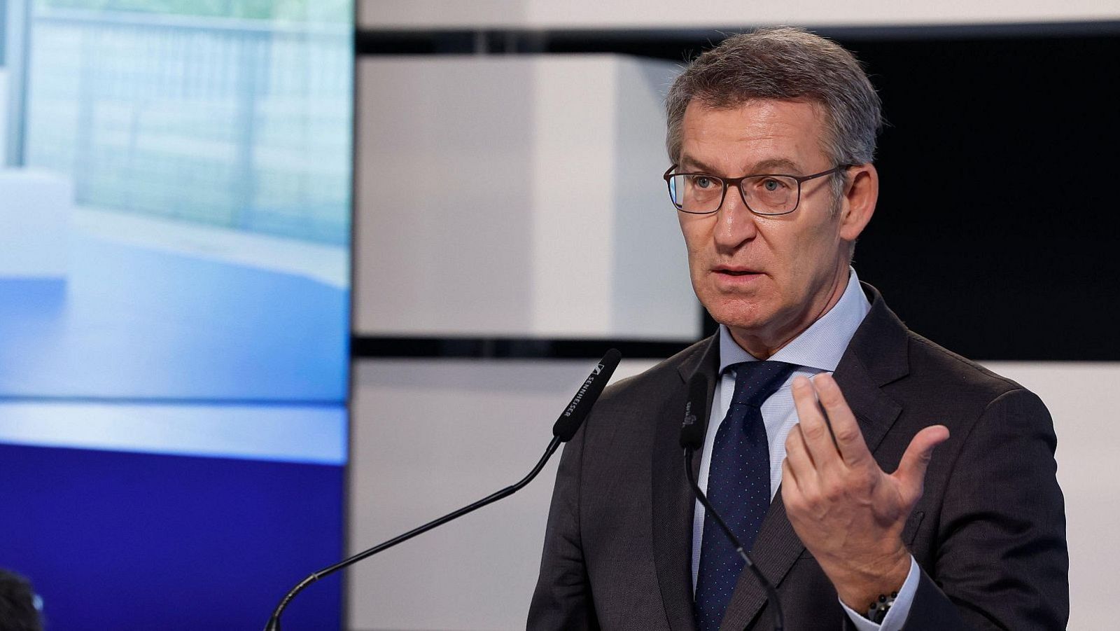 Feijóo culpa a Sánchez de la "tensión institucional, social y económica" | Ver