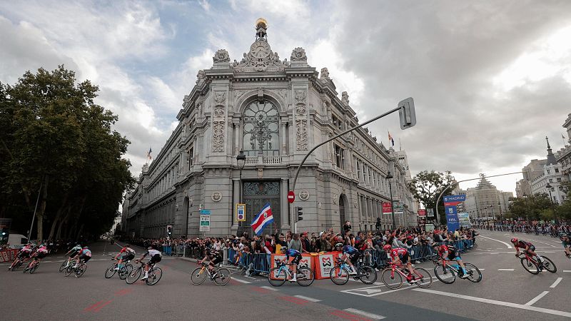 "Cuando acabe el verano", de Miss Caffeína es la sintonía oficial de la Vuelta 2024