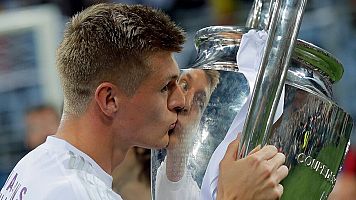 Kroos besa su primera Champions con el Real Madrid