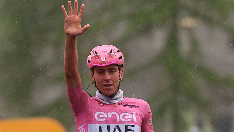 Pogacar gana su quinta etapa en el Giro y Dani Martínez se sitúa en segunda posición