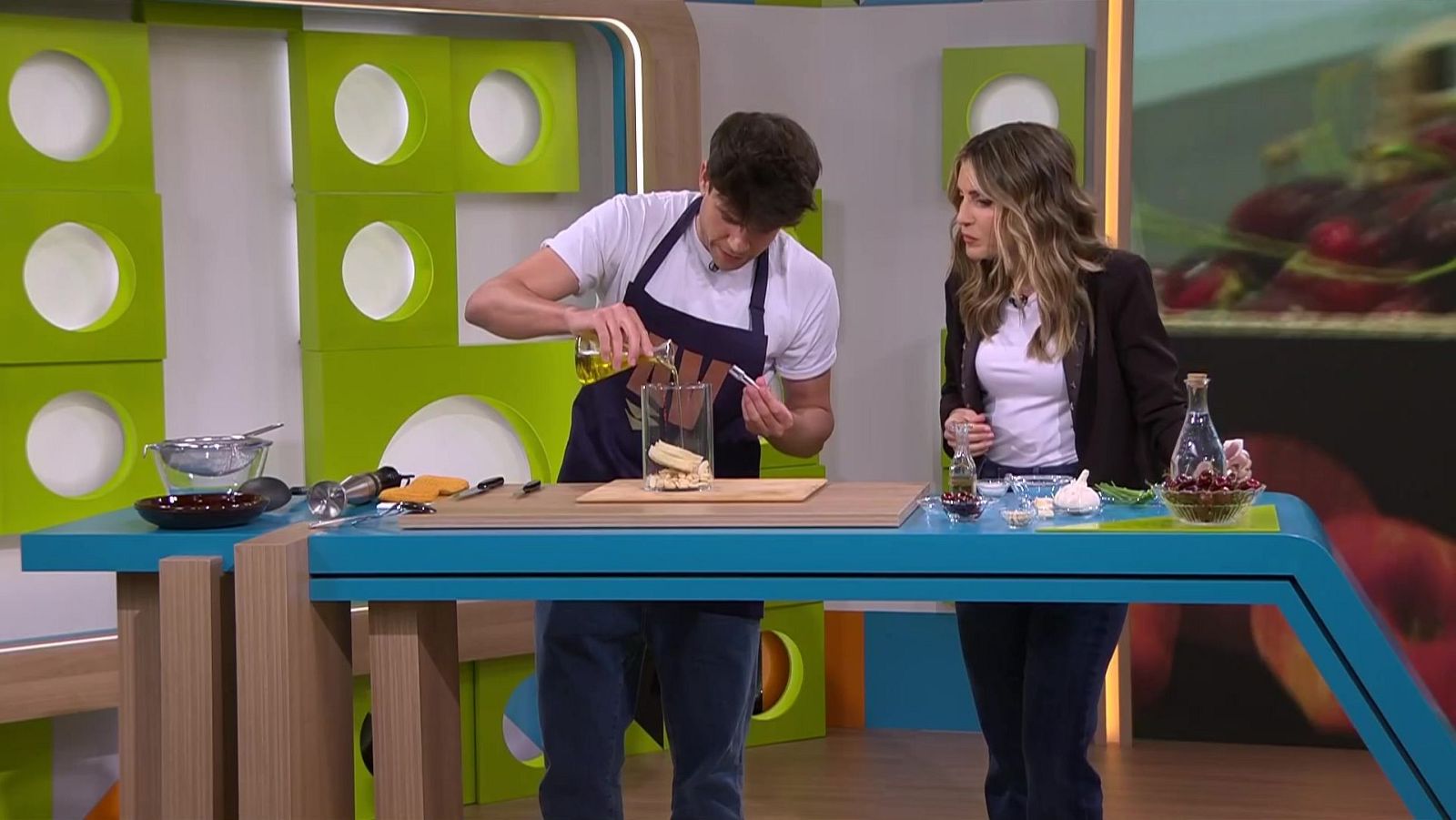 Recepta d’ajoblanco amb cireres amb Alberto Gras | L'altaveu - L'altaveu | Veure