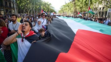 Cientos de personas durante una manifestaci�n a favor de Palestina, a 18 de mayo de 2024, en Barcelona