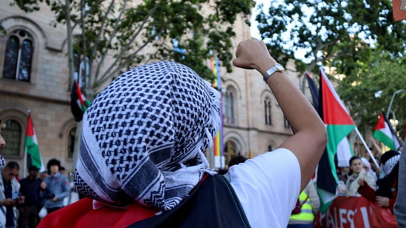 Els estudiants de la UB aixequen l'acampada en suport a Palestina