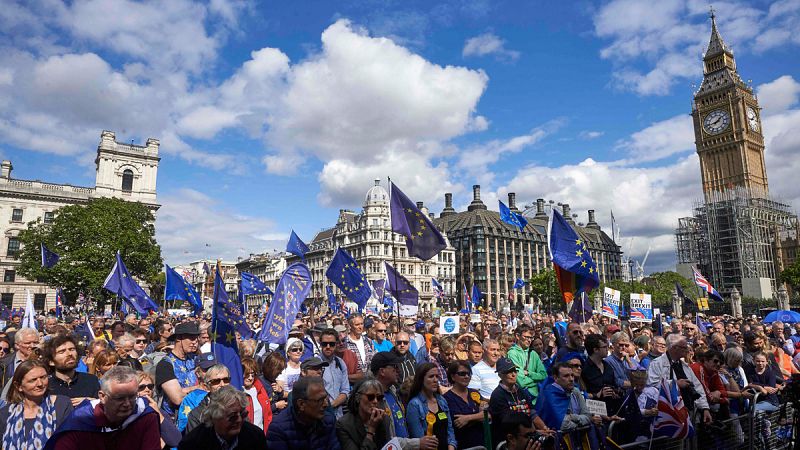 Miles de personas se manifiestan en Londres en favor de la permanencia del Reino Unido en la UE