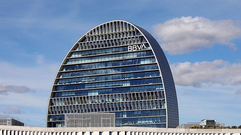 Resum de notícies a Catalunya del 24 de maig del 2024 | El BBVA formalitza l'OPA hostil al Banc Sabadell