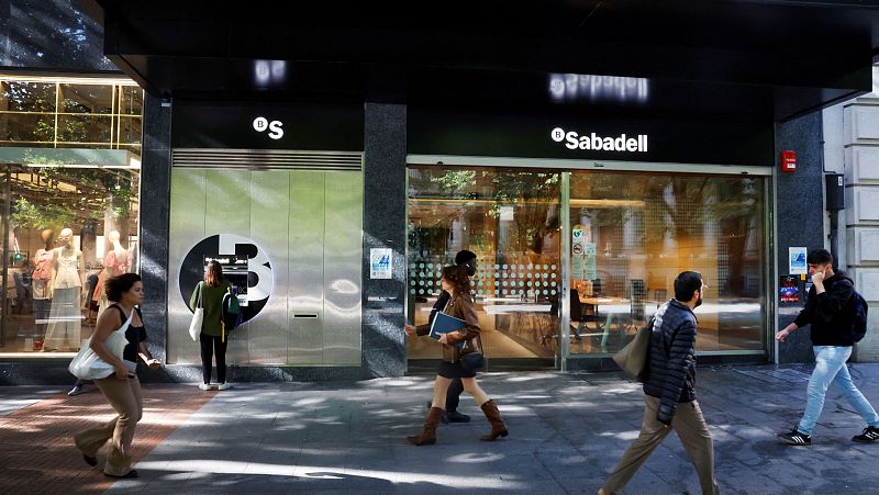 El Sabadell justifica su rechazo a la OPA del BBVA porque puede perder personal cualificado, clientes y negocios