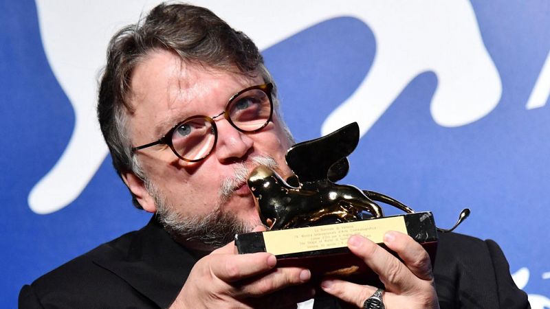 'La forma del agua', de Guillermo del Toro, galardonada con el León de Oro en Venecia