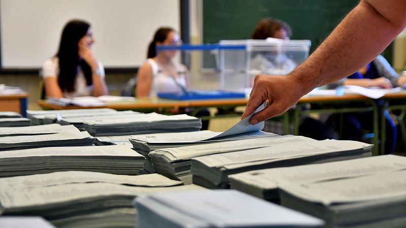 La batalla entre PSOE y PP, el voto de "castigo" y una menor movilización: claves de las elecciones europeas