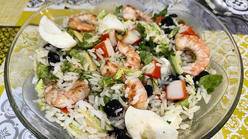 Receta de una ligera y deliciosa ensalada de arroz, en tan solo unos minutos