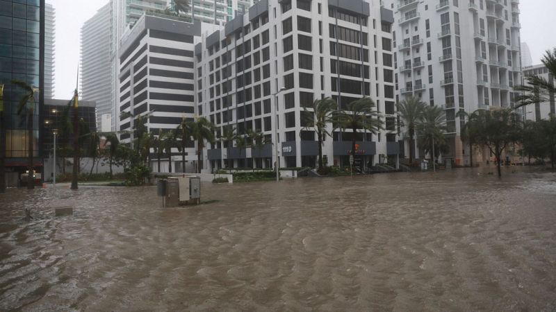Irma inunda ciudades y deja sin luz a más de cuatro millones de hogares en su avance por Florida