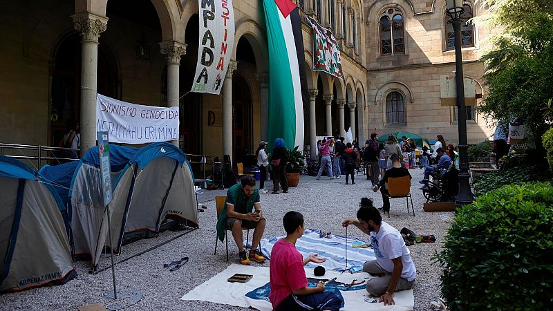 Estudiantes de Barcelona terminan la acampada propalestina tras la ruptura de su Universidad con Israel