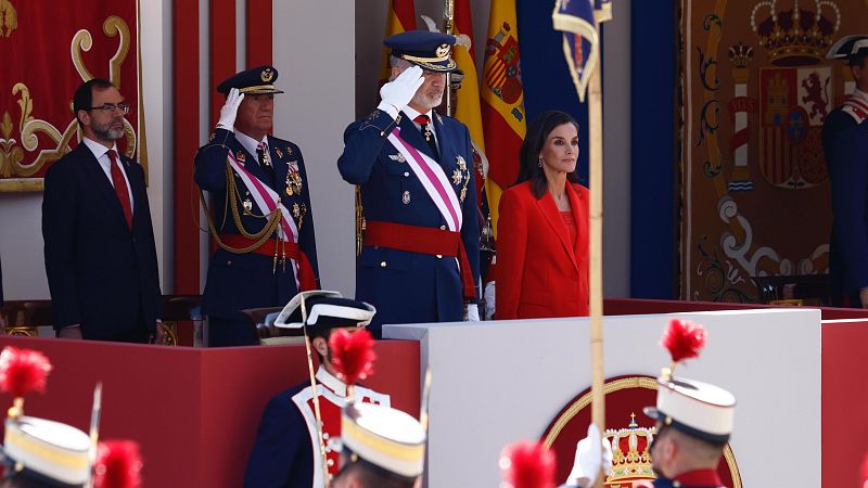 Los reyes presiden en Oviedo el desfile del Día de las Fuerzas Armadas en una semana de celebración en Asturias