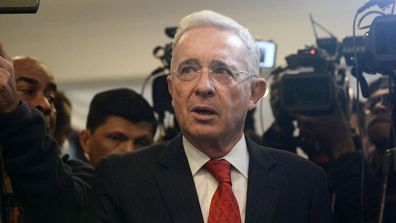 La Fiscalía colombiana acusa formalmente al expresidente Álvaro Uribe por soborno de testigos y fraude procesal